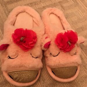 🔸FAO SCHWARZ Girl’s Slippers